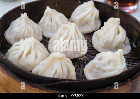Traditionelle Shanghai knödel, auch als xiaolongbao Stockfoto