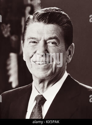 Ronald Reagan 1911 2004 U S Film Schauspieler Und Spateren Prasidenten Hier Ca 1950 Stockfotografie Alamy