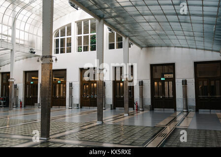 Wien, Österreich - 17. August 2017: Aula der Österreichischen Postsparkasse, dem sogenannten Osterreichische Postsparkasse, entworfen vom Architekten Otto Stockfoto