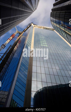 Das Skalpell im Bau in Lime Street, London, UK mit turmdrehkrane an den Seiten angebracht. Entwicklung von Skanska Stockfoto