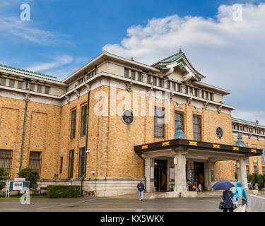 KYOTO, Japan - 22. Oktober: Kyoto Municipal Museum für Kunst in Kyoto, Japan am 22. Oktober 2014. 1928 als Erinnerung an die Showa Kaisers geöffnet Stockfoto