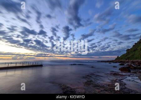 Newport Beach bei Sonnenaufgang, NSW, Australien Stockfoto