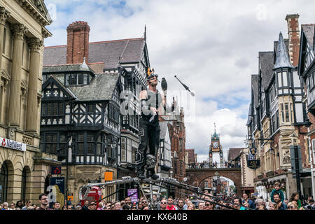 Street Performer jonglieren mit verbundenen Augen in Chester, England, UK. Stockfoto