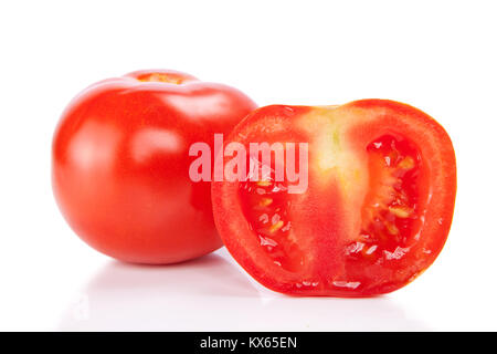 Nahaufnahme der reife Tomate, auf weißem Hintergrund Stockfoto