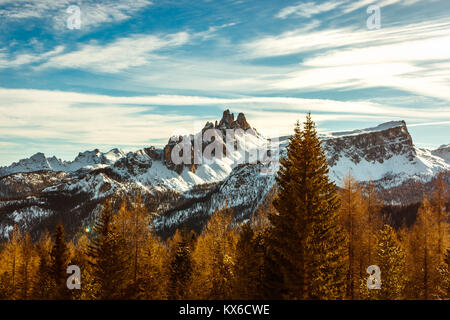 Panoramabild der Sonnenuntergang über der Croda im Winter, Cortina d'Ampezzo, Italien Stockfoto