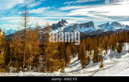 Panoramabild der Sonnenuntergang über der Croda im Winter, Cortina d'Ampezzo, Italien Stockfoto