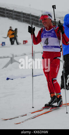 Shawn Blanke, nationalen Scots Guards von Utah, konkurriert in Soldier Hollow am 31.01.21, 2012 in der Biathlon Weltmeisterschaft teilnehmen. Die sportveranstaltung erforderlich Jedes Mitglied Ski- und Luftgewehrschießen zu kombinieren, und jeder Teilnehmer erhält für die beste Zeit in der 2-Tage lange Konkurrenz konkurrieren.{USA Air Force Foto von Airman 1st Class Kyle Russell/Unreleased} Stockfoto