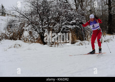 Shawn Blanke, nationalen Scots Guards von Utah, konkurriert in Soldier Hollow am 31.01.21, 2012 in der Biathlon Weltmeisterschaft teilnehmen. Die sportveranstaltung erforderlich Jedes Mitglied Ski- und Luftgewehrschießen zu kombinieren, und jeder Teilnehmer erhält für die beste Zeit in der 2-Tage lange Konkurrenz konkurrieren.{USA Air Force Foto von Airman 1st Class Kyle Russell/Unreleased} Stockfoto