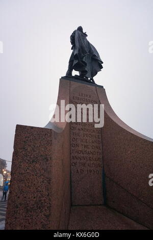 Viking Statue von Leifur Eiríksson außerhalb Hallgrímskirkja in Reykjavik, Island Stockfoto