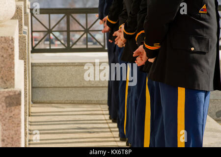 Utah Gouverneur Gary R. Herbert an der Utah State Capitol Building in Salt Lake City, Utah, dem 7. Januar 2013 eröffnet. Herbert begann seine erste volle Amtszeit mit seiner Einweihungsfeier mit einem 19-gun Salute und Überführung von der Pennsylvania National Guard, Auftritte von dem Mormon Tabernacle Choir, die Stimme Kinderchor und der Utah National Guard 23 Army Band. Herbert begann seine Ausführungen mit dem Dank an die engagierten Soldaten, die Männer und Frauen unserer Utah Armee und Air National Guard für Ihren Service, nicht nur an diesem Tag, aber für den Service und die Opfer, die Sie für uns alle singen Stockfoto