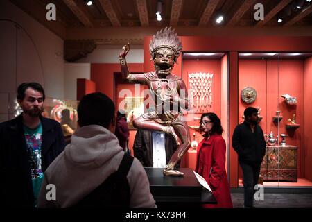 San Francisco, USA. 7 Jan, 2018. Menschen besuchen das Museum für Asiatische Kunst auf freien Sonntag in San Francisco, USA, 7. Januar 2018. Credit: Wu Xiaoling/Xinhua/Alamy leben Nachrichten Stockfoto