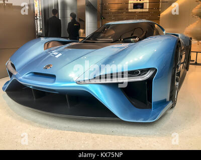 Shanghai, Shanghai, China. 8 Jan, 2018. Der elektrische supercar Nio EP 9 In einer Shopping Mall in Shanghai, 8. Januar 2018 gesehen werden kann. Credit: SIPA Asien/ZUMA Draht/Alamy leben Nachrichten Stockfoto