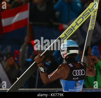 Bischofshofen, Österreich. 06. Jan 2018. Polen Kamil Stoch, feiert seinen Sieg vor Anhängern in Bischofshofen Stadion, nach winning​ der FIS World Cup 66. Vierschanzentournee Skispringen in Bischofshofen, Österreich, 06. Januar 2018. (Foto) Alejandro Sala/Alamy leben Nachrichten Stockfoto