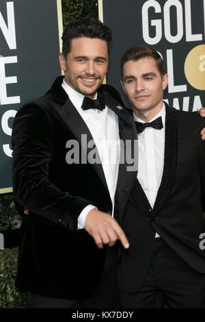 Los Angeles, USA. 08 Jan, 2018. Schauspieler James Franco (L) und Dave Franco nehmen an der 75. jährlichen Golden Globe Awards, Golden Globes, im Beverly Hilton Hotel in Beverly Hills, Los Angeles, USA, am 07. Januar 2018. · Keine LEITUNG SERVICE · Credit: Hubert Boesl/dpa/Alamy leben Nachrichten Stockfoto