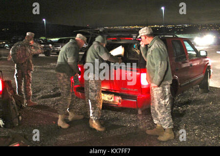 120 Utah Army Guard Soldaten aus der 1457Th Ingenieure für Colorado 4. Oktober 2013 verlassen, Flut - beschädigte Straße wieder aufzubauen. Stockfoto