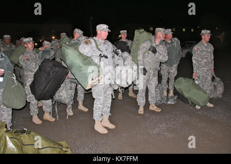 120 Utah Army Guard Soldaten aus der 1457Th Ingenieure für Colorado 4. Oktober 2013 verlassen, Flut - beschädigte Straße wieder aufzubauen. Stockfoto