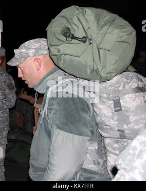 120 Utah Army Guard Soldaten aus der 1457Th Ingenieure für Colorado 4. Oktober 2013 verlassen, Flut - beschädigte Straße wieder aufzubauen. Stockfoto