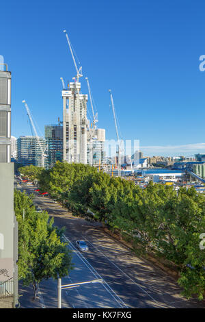 Barangaroo, dargestellt in Richtung Süden entlang Hickson Road von einem erhöhten Aussichtspunkt an der High Street in Millers Point, Sanierung. Stockfoto