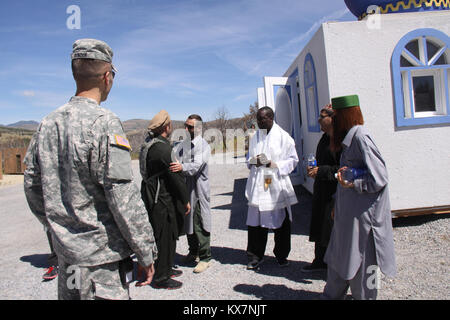 Camp Williams Gastgeber Premier der militärische Geheimdienst TRAININGSLAGER WILLIAMS, Utah - dreizehn Mitgliedstaaten und Kanada gebracht haben mehr als 600 Guard, Finden und aktive Komponente Soldaten hier für Panther Streik 2014 Übung Juni 9-21 für militärische Intelligenz Training. Die 300 Military Intelligence Brigade, Pennsylvania National Guard, entstanden Panther Streik von 2003, der ein Premier vollwertigen Spektrumintelligenz Schulungsveranstaltung gewachsen ist. "Dies ist nicht Ihre durchschnittliche jährliche Schulungen [Veranstaltung]," sagte Oberstleutnant Dave Kirche, Kommandant der in San Francisco ansässigen 223Rd militärischen Nachrichtendienstes Batt Stockfoto