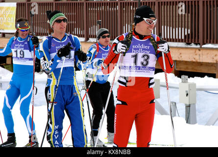 SOLDIER Hollow, Utah - Zum ersten Mal in einer Anzahl von Jahren, die Utah National Guard bewirtete die National Guard Bureau Western Regional Biathlon Meisterschaften Feb 5-6 in Soldier Hollow, Utah. Zivilisten, die Mitglieder der U.S. Army Reserve und Flieger und Soldaten aus der nationalen Schutzes von Utah, Colorado, Nevada, Montana, Arizona, Utah, Wyoming, Texas und Guam waren unter den Wettbewerbern. Der Wettbewerb war der erste große biathlon Veranstaltung in Soldier Hollow hosted seit dem Salt Lake 2002 Olympic Winter Games. Stockfoto