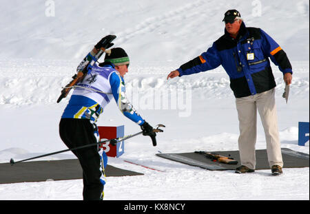 SOLDIER Hollow, Utah - Zum ersten Mal in einer Anzahl von Jahren, die Utah National Guard bewirtete die National Guard Bureau Western Regional Biathlon Meisterschaften Feb 5-6 in Soldier Hollow, Utah. Zivilisten, die Mitglieder der U.S. Army Reserve und Flieger und Soldaten aus der nationalen Schutzes von Utah, Colorado, Nevada, Montana, Arizona, Utah, Wyoming, Texas und Guam waren unter den Wettbewerbern. Der Wettbewerb war der erste große biathlon Veranstaltung in Soldier Hollow hosted seit dem Salt Lake 2002 Olympic Winter Games. Stockfoto
