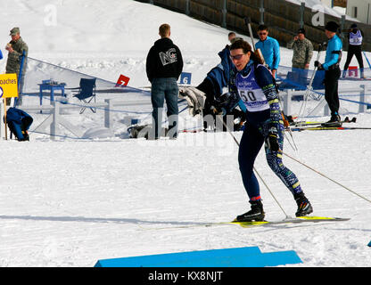 SOLDIER Hollow, Utah - Zum ersten Mal in einer Anzahl von Jahren, die Utah National Guard bewirtete die National Guard Bureau Western Regional Biathlon Meisterschaften Feb 5-6 in Soldier Hollow, Utah. Zivilisten, die Mitglieder der U.S. Army Reserve und Flieger und Soldaten aus der nationalen Schutzes von Utah, Colorado, Nevada, Montana, Arizona, Utah, Wyoming, Texas und Guam waren unter den Wettbewerbern. Der Wettbewerb war der erste große biathlon Veranstaltung in Soldier Hollow hosted seit dem Salt Lake 2002 Olympic Winter Games. Stockfoto