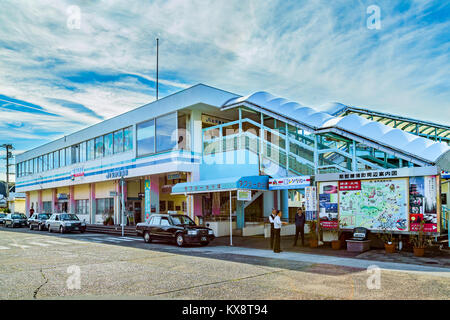 WAKAYAMA, Japan - 19. NOVEMBER 2015: Kii-Katsuura Station ist ein Bahnhof in Nachikatsuura, Higashimuro Bezirk, Präfektur Wakayama Stockfoto