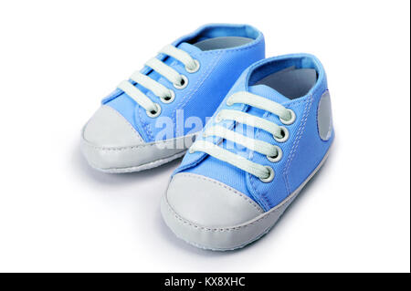 Blau Baby Jungen Schuhe auf weißem Hintergrund Stockfoto