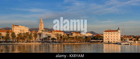 Split City Skyline im Sonnenuntergang, Kroatien Stockfoto