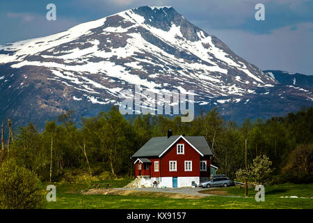 Ein typischer Bauernhof in der Gjemnes Küste, an der nordwestlichen Küste von Norwegen, in der Nähe von Kristiansund. Kombinierte Landwirtschaft und Fischerei. Stockfoto