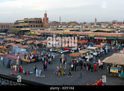 Luftaufnahme des Djemaa el Fna Marktplatz, Marrakesch, Marokko Stockfoto