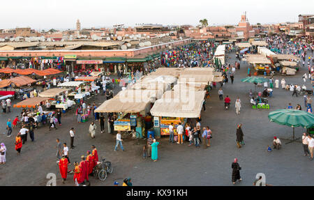 Luftaufnahme des Djemaa el Fna Marktplatz, Marrakesch, Marokko Stockfoto