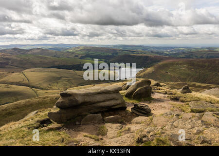 Anzeigen von Kinder Reservoir für Kinder Scout, Nationalpark Peak District, Derbyshire, Großbritannien Stockfoto