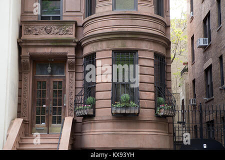 Ein "Brownstone House in Manhattan, NY Stockfoto