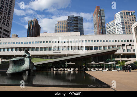 Die Paul Milstein Pool und Terrasse am Lincoln Center, New York Stockfoto