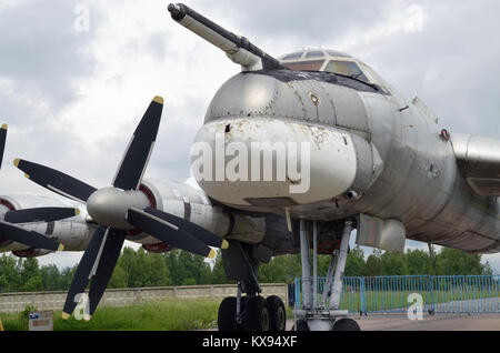Eine Tupolew Tu-95 "Bear" Long range Bomber auf Anzeige im Museum Monino. Stockfoto
