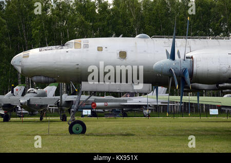 Eine Tupolew Tu-95 "Bear" Long range Bomber auf Anzeige im Museum Monino. Stockfoto