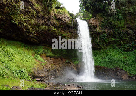 Tad E-Tu Wasserfall auf die Boloven Plateau in Laos. Stockfoto