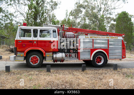 Belair, South Australia, Australien: 26. November 2017: S.A. Metropolitan Fire Service-LKW in Der Belair National Park. Stockfoto