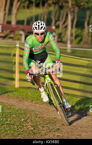 GIJON, Spanien - 9. Januar: Cyclocross Meisterschaften Spanien im Januar 9, 2015 in Gijon, Spanien. Der Radfahrer Asier Arregui Dominguez von Euskadi Team in re Stockfoto