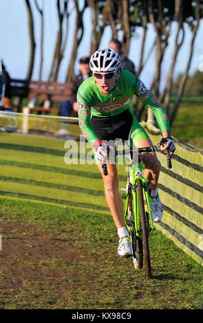 GIJON, Spanien - 9. Januar: Cyclocross Meisterschaften Spanien im Januar 9, 2015 in Gijon, Spanien. Der Radfahrer Asier Arregui Dominguez von Euskadi Team in re Stockfoto