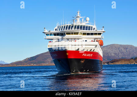 MS Polarlys, Hurtigruten, Küsten Express in Sandnessjoen, Alstahaug, Nordland, Norwegen Stockfoto