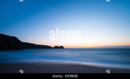 Porthcurno Strand und der Blick Richtung Logan Rock Beginn 6. Januar 2018 Stockfoto