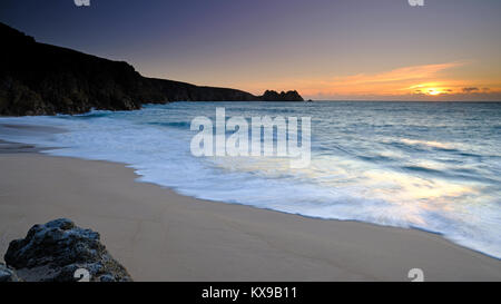 Porthcurno Strand und der Blick Richtung Logan Rock Beginn 6. Januar 2018 Stockfoto