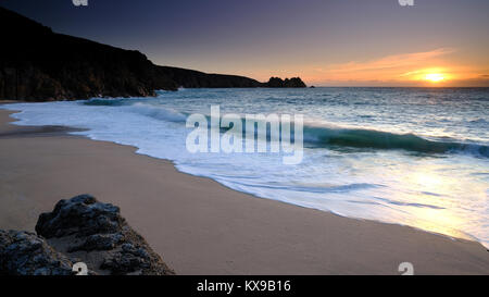 Porthcurno Strand und der Blick Richtung Logan Rock Beginn 6. Januar 2018 Stockfoto