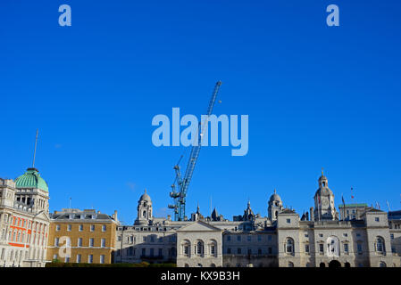 Alte Bürogebäude London Sanierung zu Luxus Hotel & Residence von Raffles erste Eigenschaft des Konzerns in Großbritannien betrieben. Baukräne Stockfoto