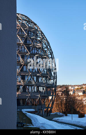 WINTERBERG, Deutschland - 14. FEBRUAR 2017: Moderne abgerundete eiförmige Rahmen Gebäude in Winterberg. Stockfoto