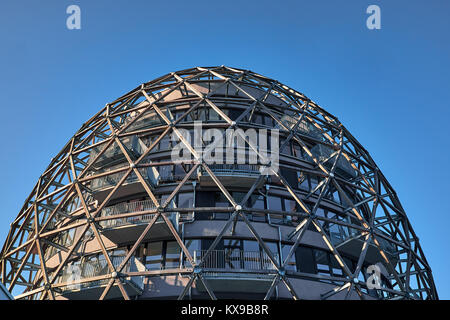 WINTERBERG, Deutschland - 14. FEBRUAR 2017: Die Oberseite eines architektonischen Dome-förmiges Gebäude aus Rahmen in Holz Holz Stockfoto