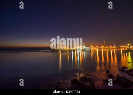 Hafeneinfahrt auf der Insel Rhodos Griechenland Stockfoto