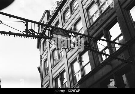 Schwarz-weiß Bilder der Mathew Street, Liverpool, ab Februar 1996 Stockfoto